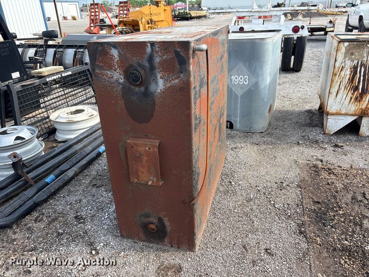 image for item ET5121 (3) oil tanks