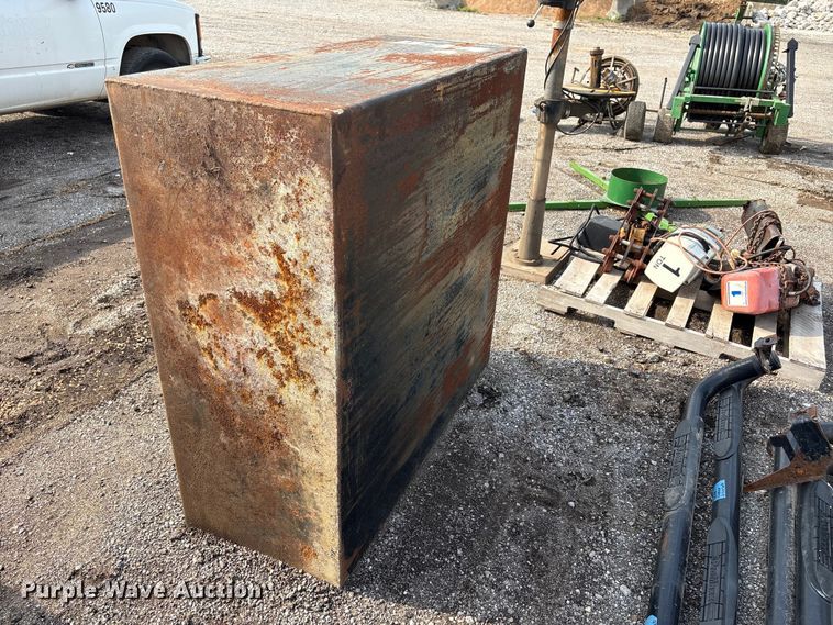 image for item ET5121 (3) oil tanks