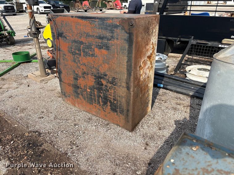 image for item ET5121 (3) oil tanks