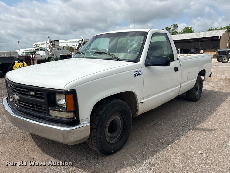 image for item ET5123 1995 Chevrolet Silverado 1500 pickup truck