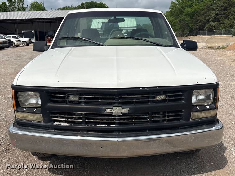 image for item ET5123 1995 Chevrolet Silverado 1500 pickup truck
