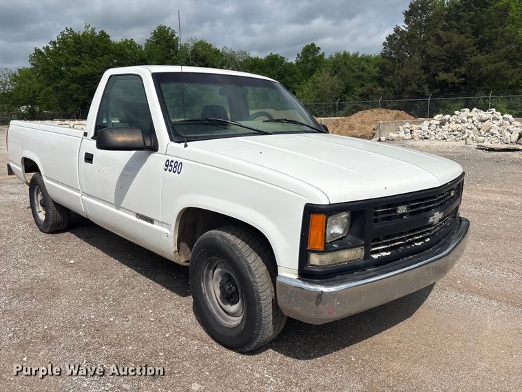 image for item ET5123 1995 Chevrolet Silverado 1500 pickup truck
