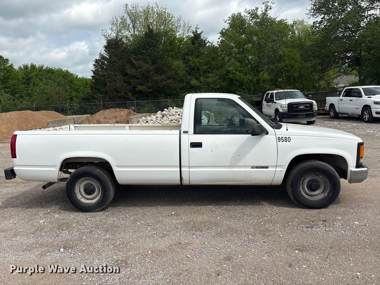 image for item ET5123 1995 Chevrolet Silverado 1500 pickup truck