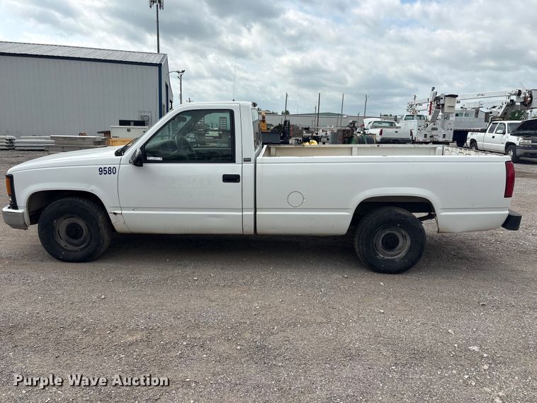 image for item ET5123 1995 Chevrolet Silverado 1500 pickup truck