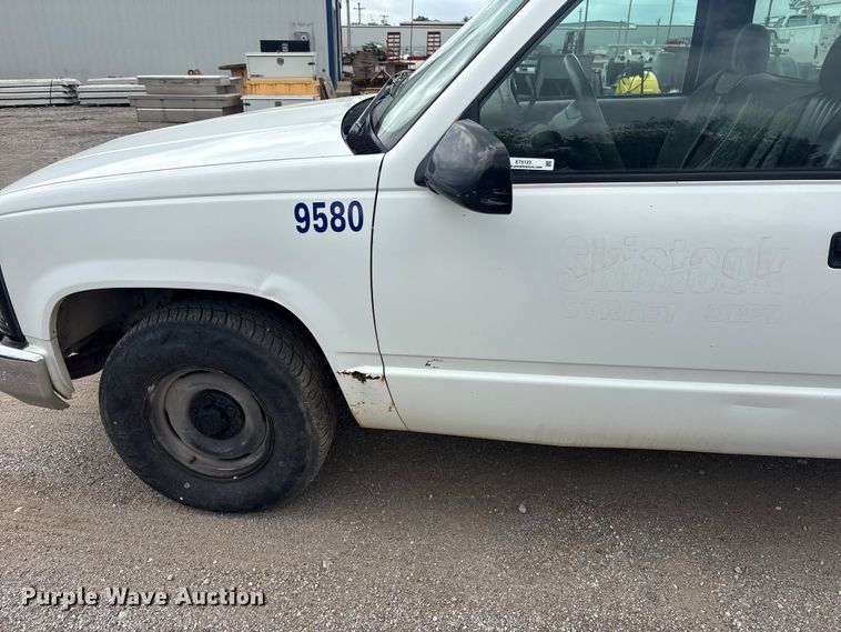 image for item ET5123 1995 Chevrolet Silverado 1500 pickup truck