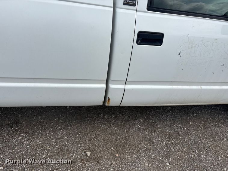 image for item ET5123 1995 Chevrolet Silverado 1500 pickup truck