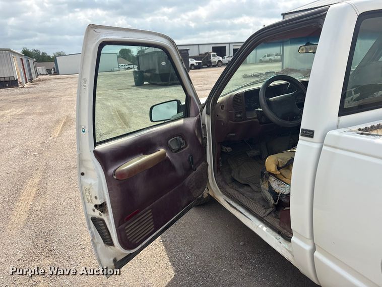 image for item ET5123 1995 Chevrolet Silverado 1500 pickup truck