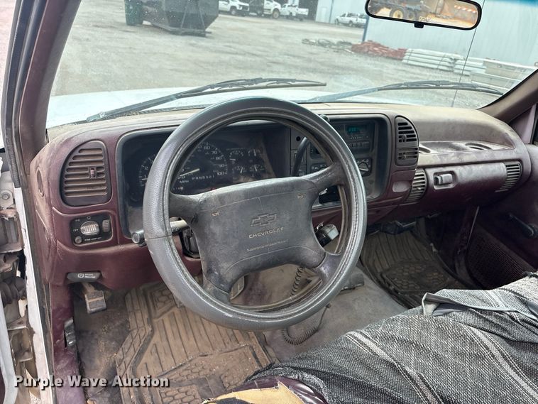 image for item ET5123 1995 Chevrolet Silverado 1500 pickup truck