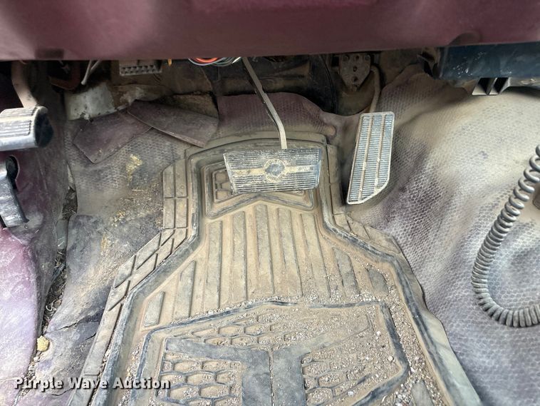 image for item ET5123 1995 Chevrolet Silverado 1500 pickup truck