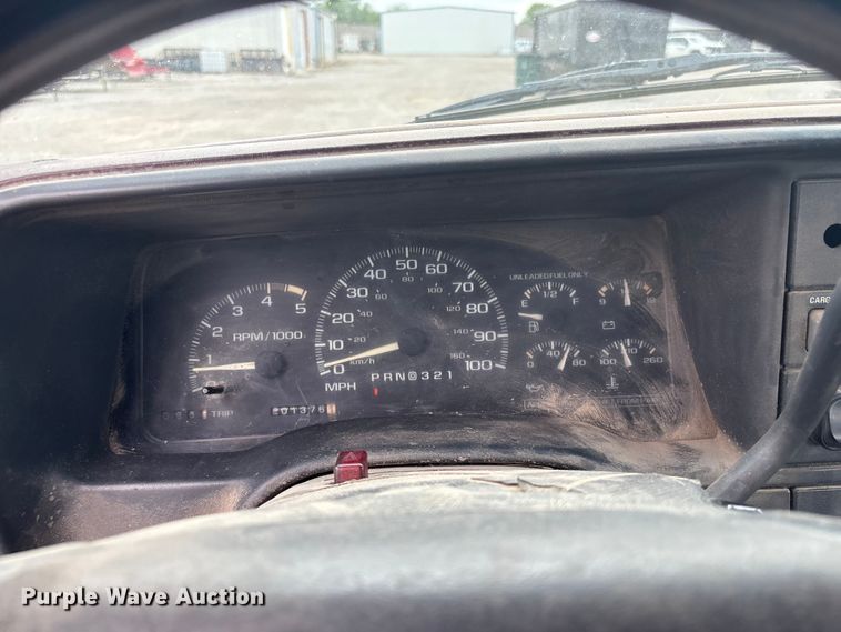 image for item ET5123 1995 Chevrolet Silverado 1500 pickup truck