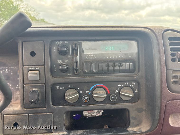 image for item ET5123 1995 Chevrolet Silverado 1500 pickup truck