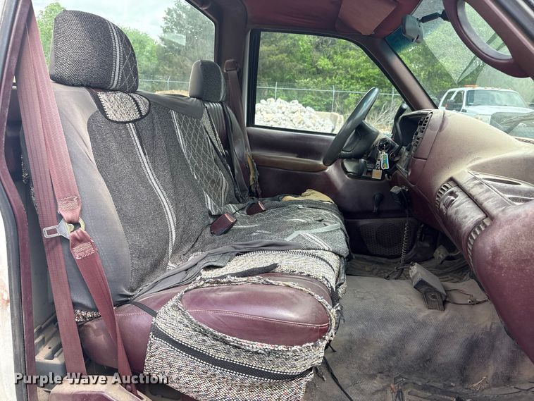 image for item ET5123 1995 Chevrolet Silverado 1500 pickup truck