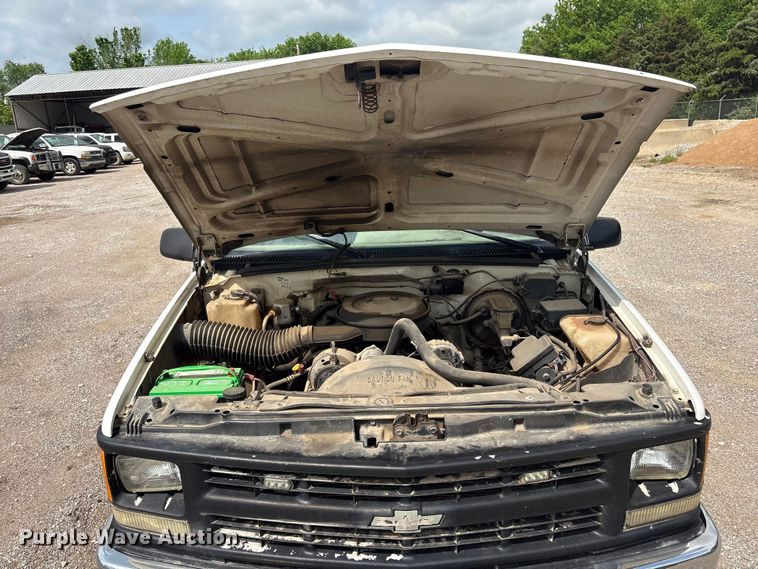 image for item ET5123 1995 Chevrolet Silverado 1500 pickup truck