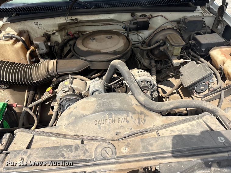 image for item ET5123 1995 Chevrolet Silverado 1500 pickup truck