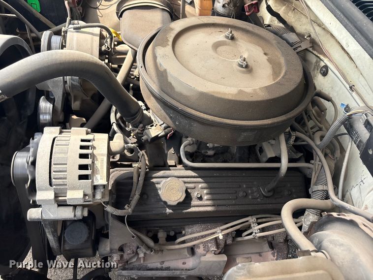 image for item ET5123 1995 Chevrolet Silverado 1500 pickup truck