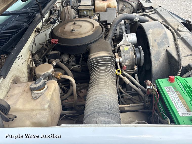 image for item ET5123 1995 Chevrolet Silverado 1500 pickup truck