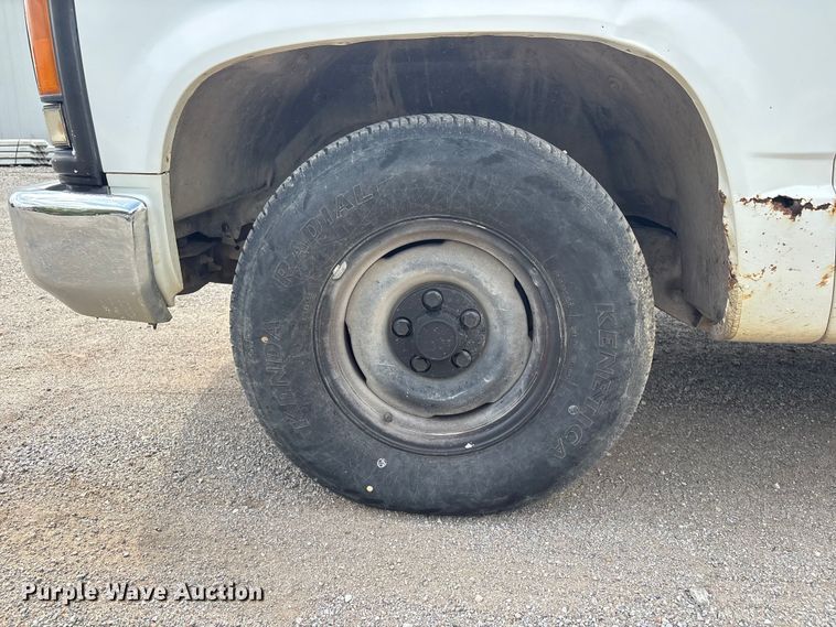 image for item ET5123 1995 Chevrolet Silverado 1500 pickup truck