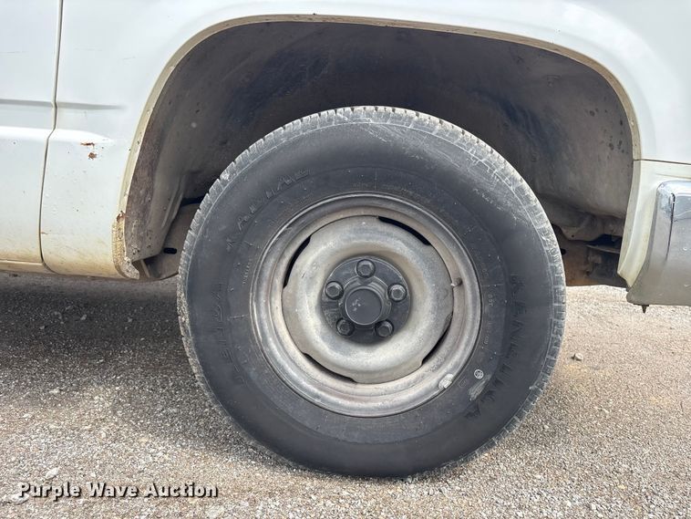 image for item ET5123 1995 Chevrolet Silverado 1500 pickup truck