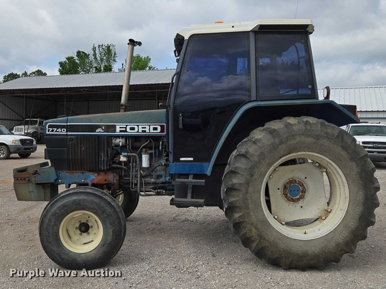 image for item ET5124 Ford 7740 tractor