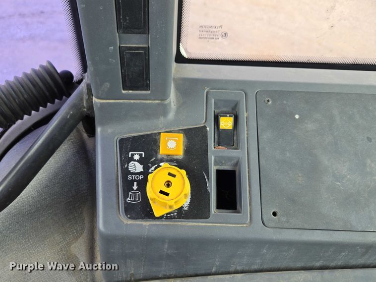 image for item ET5124 Ford 7740 tractor