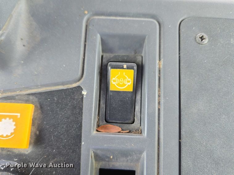 image for item ET5124 Ford 7740 tractor