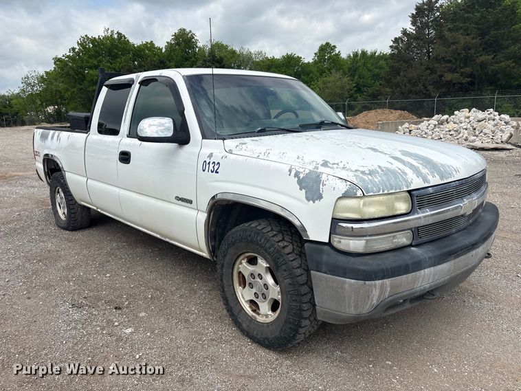 image for item ET5125 2001 Chevrolet Silverado 1500 Ext. Cab pickup truck