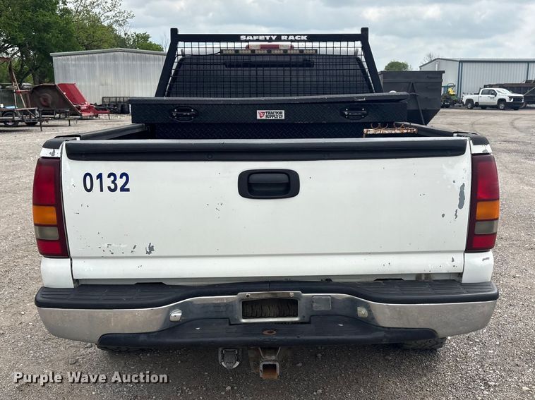 image for item ET5125 2001 Chevrolet Silverado 1500 Ext. Cab pickup truck