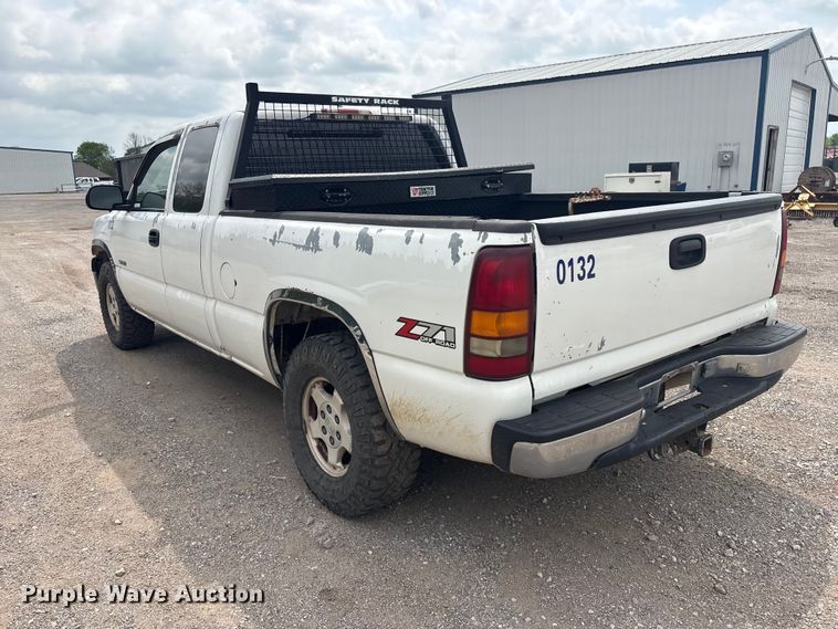 image for item ET5125 2001 Chevrolet Silverado 1500 Ext. Cab pickup truck