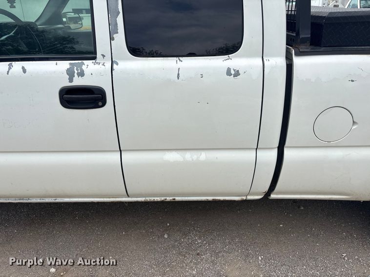 image for item ET5125 2001 Chevrolet Silverado 1500 Ext. Cab pickup truck