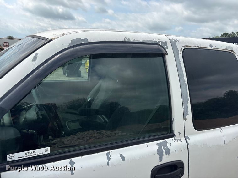 image for item ET5125 2001 Chevrolet Silverado 1500 Ext. Cab pickup truck