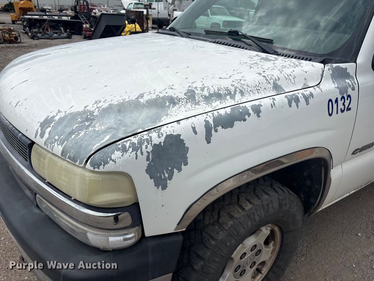 image for item ET5125 2001 Chevrolet Silverado 1500 Ext. Cab pickup truck