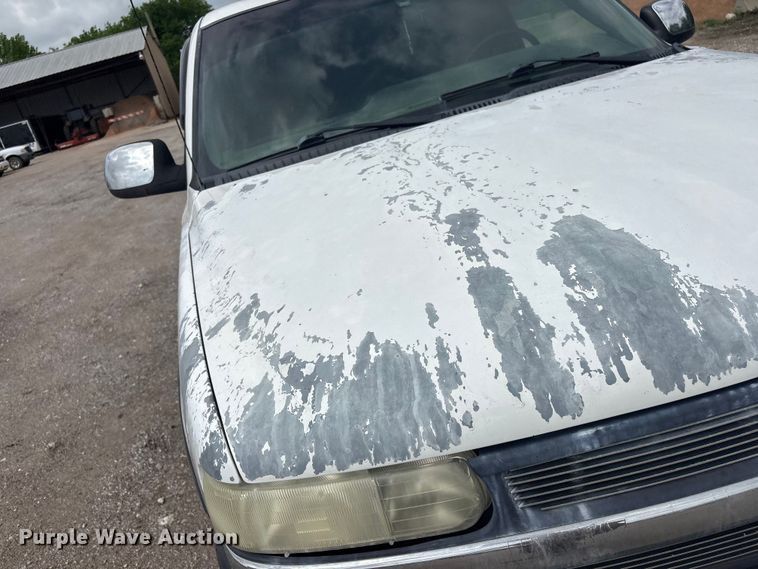 image for item ET5125 2001 Chevrolet Silverado 1500 Ext. Cab pickup truck