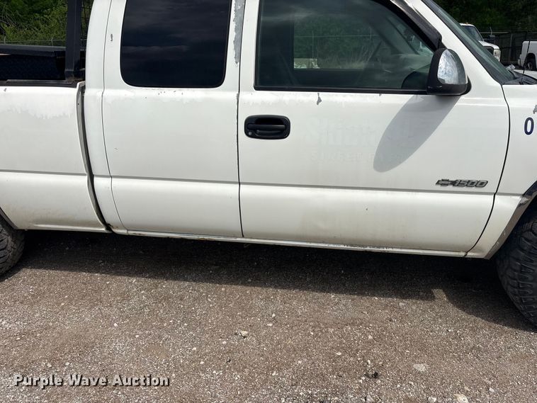 image for item ET5125 2001 Chevrolet Silverado 1500 Ext. Cab pickup truck