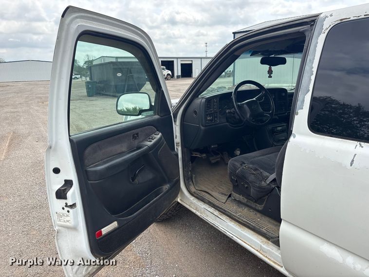 image for item ET5125 2001 Chevrolet Silverado 1500 Ext. Cab pickup truck