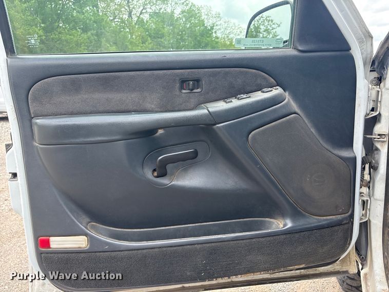 image for item ET5125 2001 Chevrolet Silverado 1500 Ext. Cab pickup truck