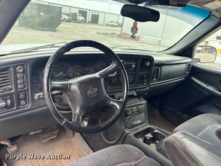 image for item ET5125 2001 Chevrolet Silverado 1500 Ext. Cab pickup truck