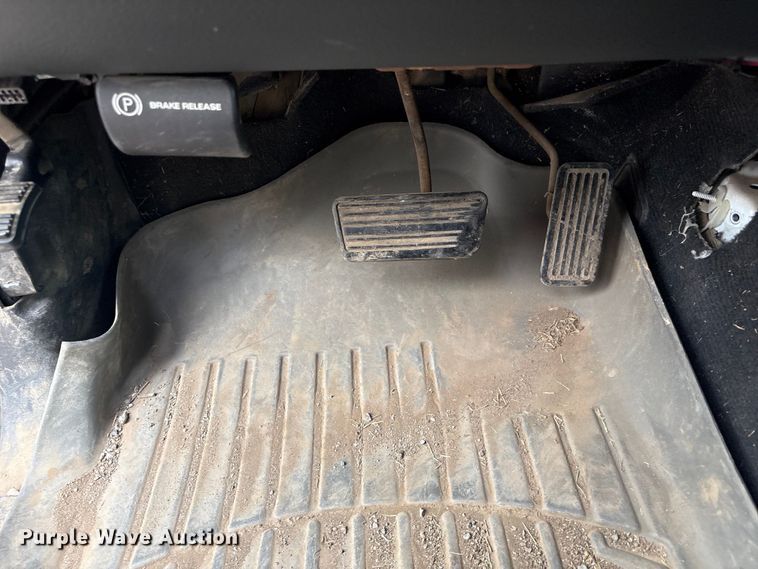 image for item ET5125 2001 Chevrolet Silverado 1500 Ext. Cab pickup truck