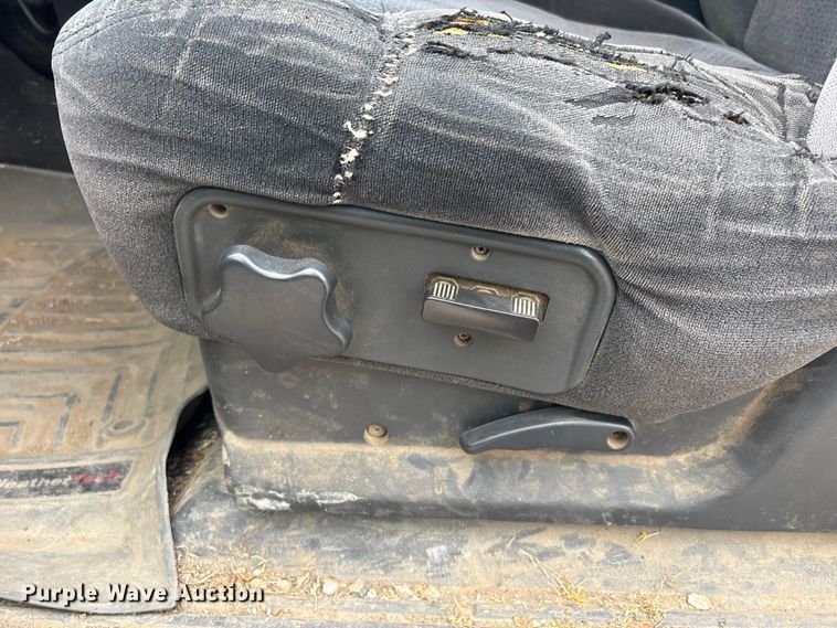 image for item ET5125 2001 Chevrolet Silverado 1500 Ext. Cab pickup truck