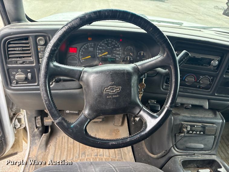 image for item ET5125 2001 Chevrolet Silverado 1500 Ext. Cab pickup truck