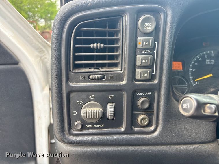 image for item ET5125 2001 Chevrolet Silverado 1500 Ext. Cab pickup truck