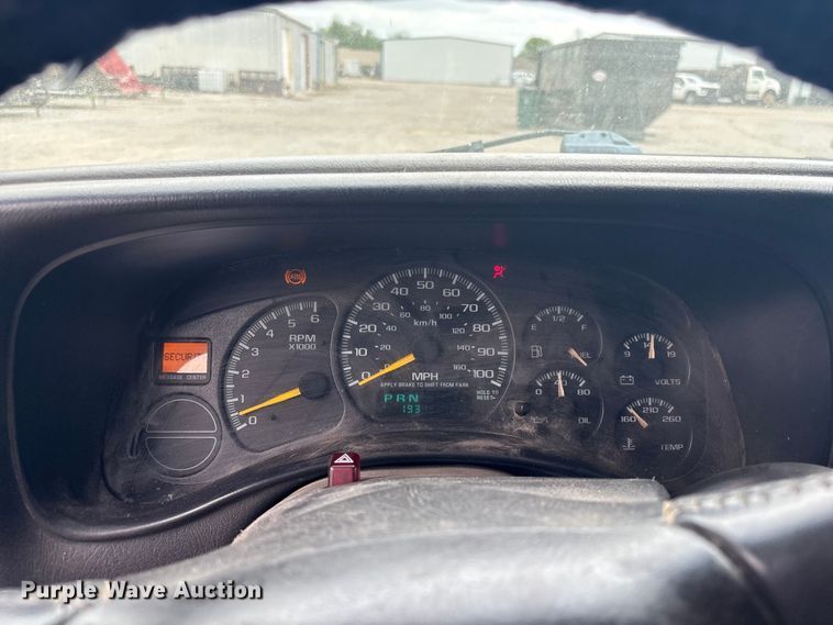 image for item ET5125 2001 Chevrolet Silverado 1500 Ext. Cab pickup truck