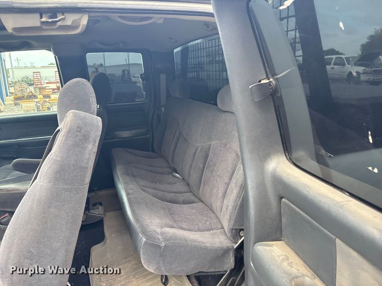 image for item ET5125 2001 Chevrolet Silverado 1500 Ext. Cab pickup truck