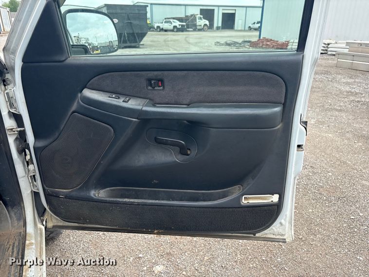 image for item ET5125 2001 Chevrolet Silverado 1500 Ext. Cab pickup truck