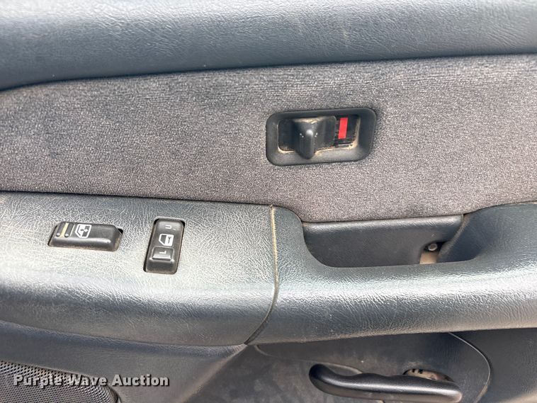 image for item ET5125 2001 Chevrolet Silverado 1500 Ext. Cab pickup truck