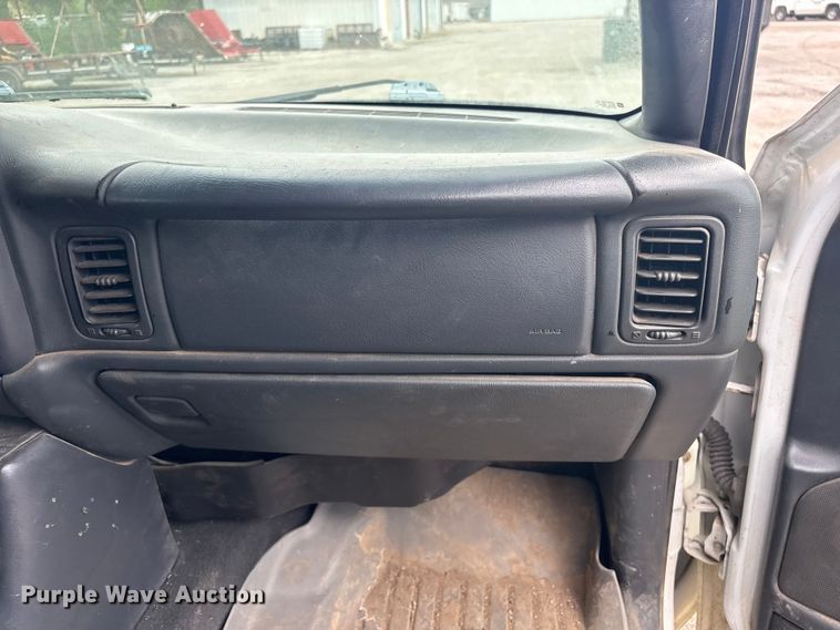 image for item ET5125 2001 Chevrolet Silverado 1500 Ext. Cab pickup truck