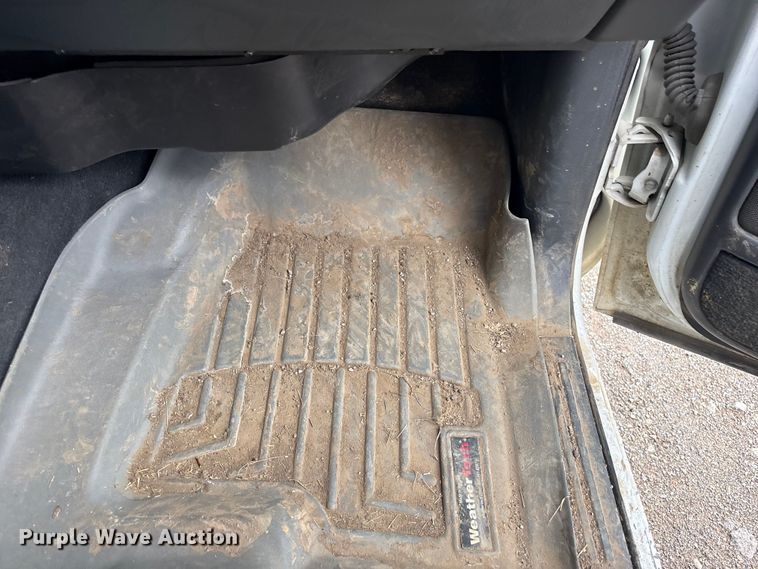 image for item ET5125 2001 Chevrolet Silverado 1500 Ext. Cab pickup truck