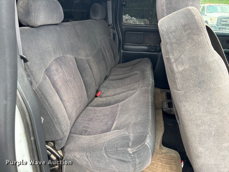 image for item ET5125 2001 Chevrolet Silverado 1500 Ext. Cab pickup truck