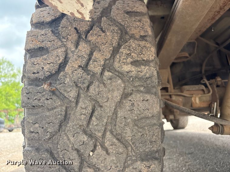 image for item ET5125 2001 Chevrolet Silverado 1500 Ext. Cab pickup truck