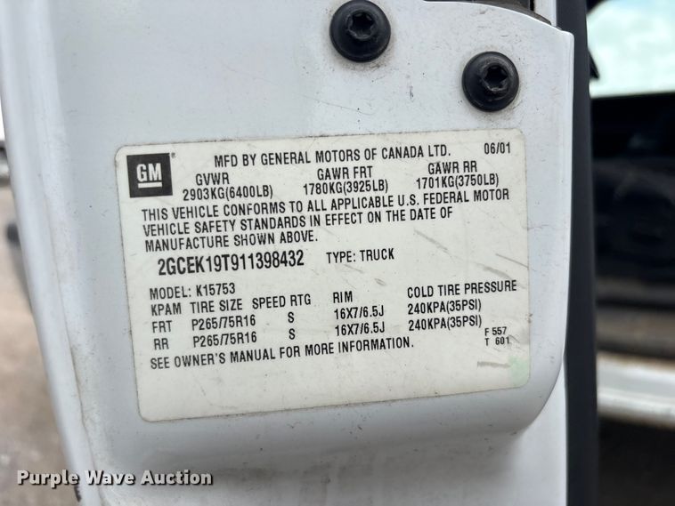 image for item ET5125 2001 Chevrolet Silverado 1500 Ext. Cab pickup truck