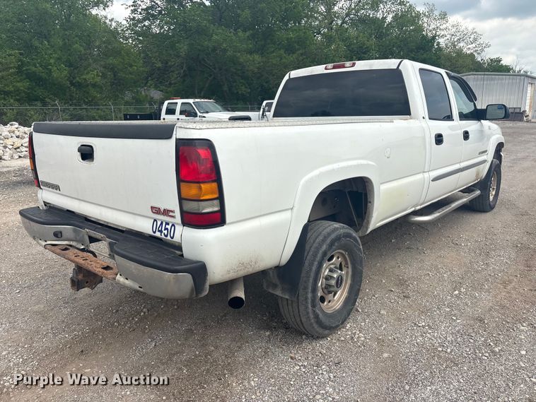 image for item ET5126 2004 GMC Sierra 2500HD Crew Cab pickup truck
